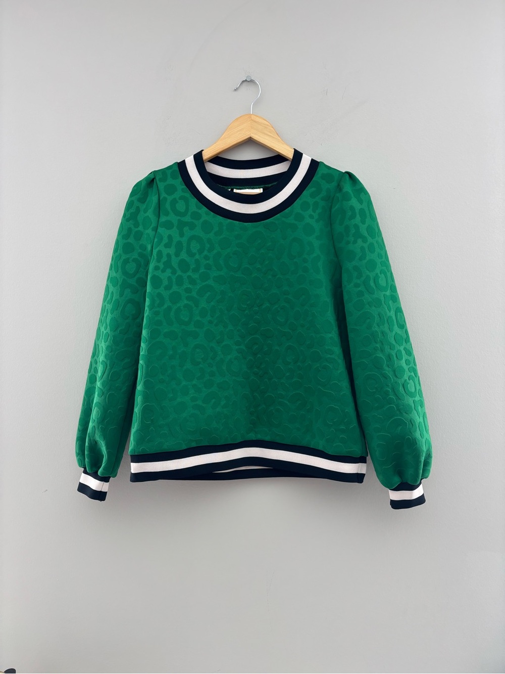 Emily McCarthy Green Embossed Cheetah Puff Sleeve Sweatshirt Small Jacquard